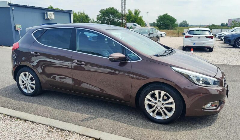 KIA CEE’D 1.6 CRDI EX Active Navigáció Digitklíma Panoráma tető LED/Vásárolja meg online/ full