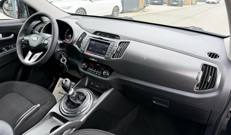 KIA SPORTAGE 1.7 CRDi EX Prémium Navigáció Tempomat PDC Digitklíma Vezetett szervízkönyv full