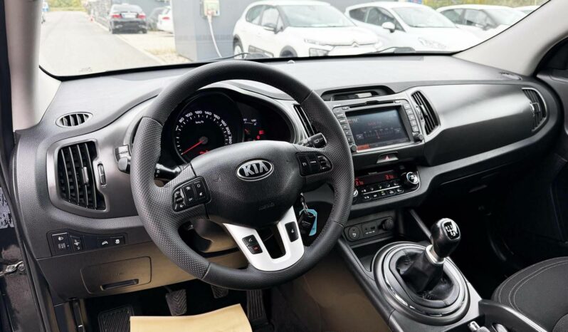 KIA SPORTAGE 1.7 CRDi EX Prémium Navigáció Tempomat PDC Digitklíma Vezetett szervízkönyv full