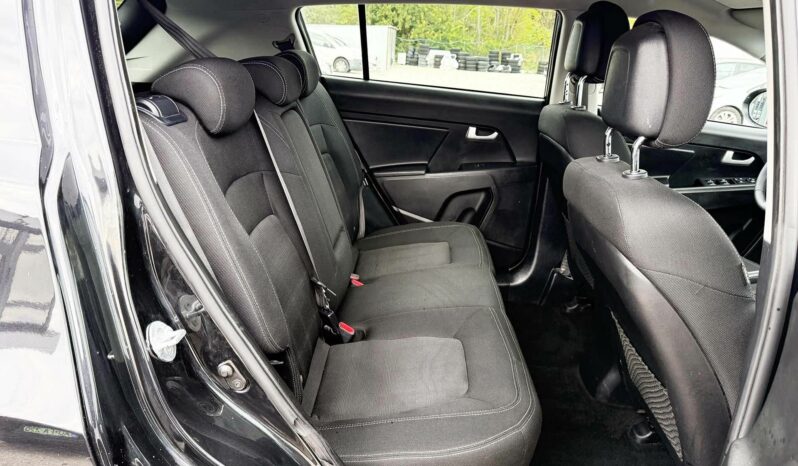 KIA SPORTAGE 1.7 CRDi EX Prémium Navigáció Tempomat PDC Digitklíma Vezetett szervízkönyv full