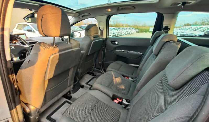 PEUGEOT 5008 1.6 BlueHDi Style Style+ Navigáció Tempomat Panorámatető Végig szervizelt /Azonnal átvehető/ full