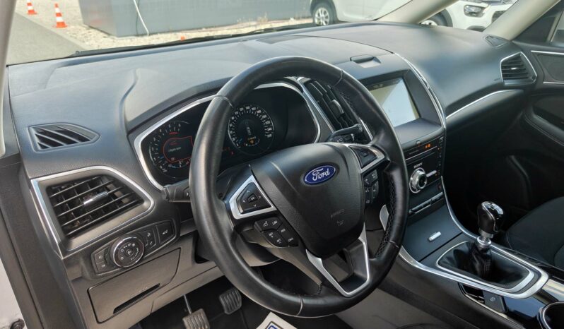 FORD GALAXY 2.0 EcoBlue SCR Titanium 7személyes Navigáció Digitklíma LED Ülésfűtés Vonóhorog Végig szervizelt full